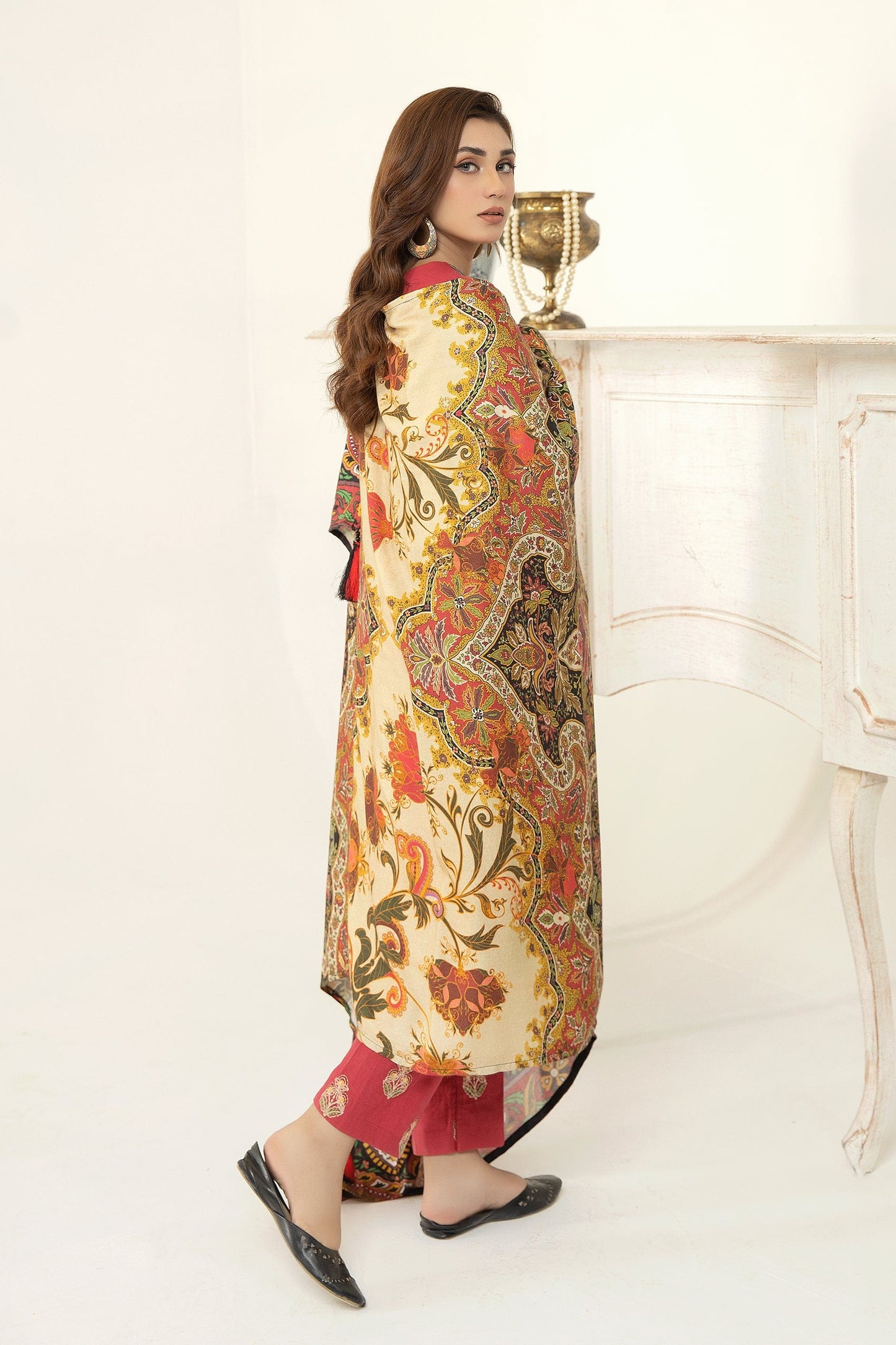 kross kulture  Khaddar Ready-To-Wear Embroidered KE-22205 (Three Piece)